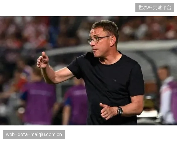 37岁的阿瑙托维奇仍是锋线支点,他的经验和身体对抗是奥地利攻坚战的重要补充。 37岁的阿瑙托维奇仍是锋线支点,他的经验和身体对抗是奥地利攻坚战的重要补充。